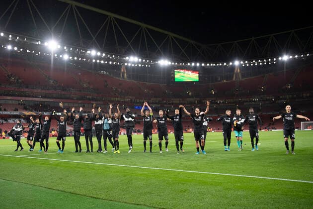 Europa League FC Arsenal Eintracht Frankfurt on 28 11 2019 in London Emirates Stadium , Germany, HMB Media Schumacher, bfischu, season 2019 20, group stage, 5 game day picture final whistle victory for Frankfurt, team celebrates with the fans DFL DFB REGULATIONS PROHIBIT ANY USE OF PHOTOGRAPHS as IMAGE SEQUENCES and or QUASI VIDEO Copyright: HMBxMedia Schumacher