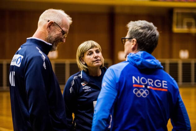 191129 Mats Olsson, goalkeeper coach and Mia Hermansson Hogdahl, assistant coach during a practice ahead of the Women s World Handball Championship on November 29, 2019 in Kumamoto Photo Ludvig Thunman BILDBYRAN kod LT 35687 bbeng dam women handball handboll world handball championship 2019 norge norway pratice handball,  Copyright: LUDVIGxTHUNMAN BB191129LT058