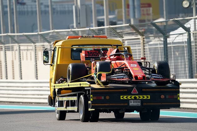 FORMULA 1 ETIHAD AIRWAYS ABU DHABI GRAND PRIX 2019 29 11 2019, Yas Marina Circuit, Abu Dhabi, FORMULA 1 ETIHAD AIRWAYS ABU DHABI GRAND PRIX 2019 , in the picture accident of Sebastian Vettel GER 5 , Scuderia Ferrari Mission Winnow, turns and strikes in the guard rail nordphotoxBratic nph00250