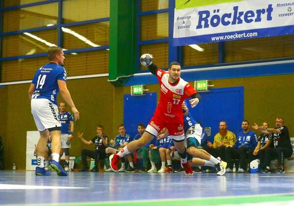 Scored by Rolando Urios Gonzalez Essen , left Felix Roth Aue Handball 2 Liga 2019 20 EHV Aue TuSEM Essen am 29 11 2019 EHV Aue TuSEM Essen