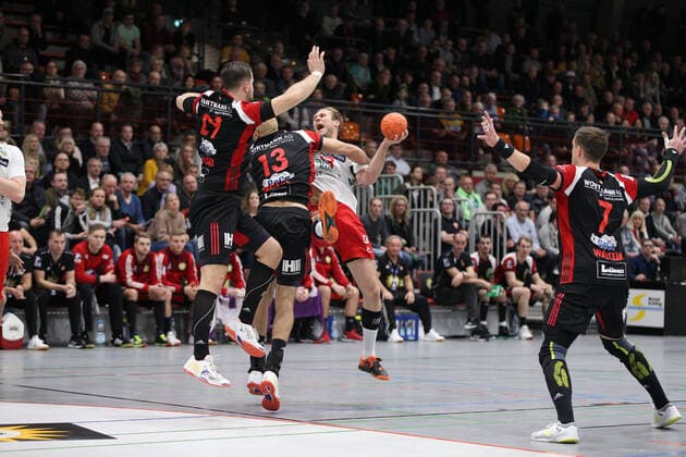 v l Marian Orlowski TuS N Luebbecke 29 , Marko Bagaric TuS N Luebbecke 13 , Stefan Lex ASV Hamm Westfalen 13 GER, Handball, 2 Bundesliga, TuS N Luebbecke against ASV Hamm Westfalen, 29 11 2019 Luebbecke Copyright: xStrohdiekx Eibner-Pressefotox EP_jsk