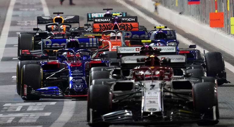 FORMULA 1 ETIHAD AIRWAYS ABU DHABI GRAND PRIX 2019 29 11 2019, Yas Marina Circuit, Abu Dhabi, FORMULA 1 ETIHAD AIRWAYS ABU DHABI GRAND PRIX 2019 , pictured Kimi Raikkonen FIN 7 , Alfa Romeo Racing, Antonio Giovinazzi ITA 99 , Alfa Romeo Racing, Daniil Kvyat RUS 26 , Red Bull Toro Rosso Honda, Pierre Gasly FRA 10 , Red Bull Toro Rosso Honda, Sebastian Vettel GER 5 , Scuderia Ferrari Mission Winnow, Max Verstappen NEL 33 , Aston Martin Red Bull Racing, Nico Hülkenberg GER 27 , Renault F1 Team, Lewis Hamilton GB 44 , Mercedes AMG Petronas Motorsport nordphotoxBratic nph00250