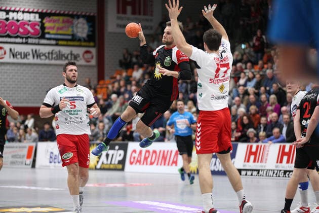 v l Jan Brosch ASV Hamm Westfalen 5 , Jens Bechtloff TuS N Luebbecke 8 , Soeren Suedmeier ASV Hamm Westfalen 17 GER, Handball, 2 Bundesliga, TuS N Luebbecke against ASV Hamm Westfalen, 29 11 2019 Luebbecke Copyright: xStrohdiekx Eibner-Pressefotox EP_jsk