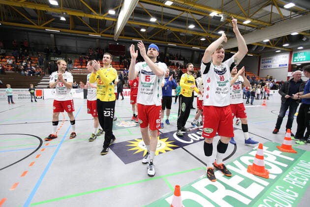 Victory celebration at ASV Hamm Westfalen GER, Handball, 2 Bundesliga, TuS N Luebbecke against ASV Hamm Westfalen, 29 11 2019 Luebbecke Copyright: xStrohdiekx Eibner-Pressefotox EP_jsk