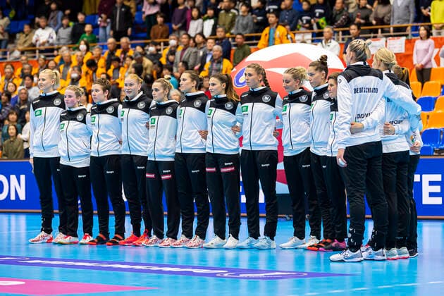 Handball, Womens World Cup 2019, preliminary round, Group B, 1 matchday , Germany Brazil the team of Germany at the national anthem Yamaga City Overall Gymnasium Kumamoto Japan
