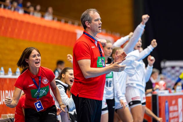 Handball, Women WM 2019, preliminary round, Group B, 1 matchday , Germany Brazil v li co coach Debbie Klijn Germany , coach Henk Groener Germany Jubel Freude Emotion Yamaga City Overall Gymnasium Kumamoto Japan