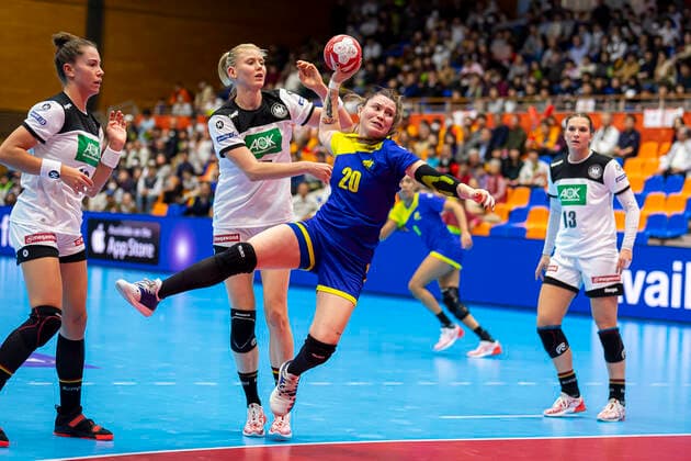 Handball, Women WM 2019, Preliminary Round, Group B, 1 Matchday , Germany Brazil v li Emily Boelk Bölk Germany Thueringer HC , shb15 , Larissa Araujo Brazil , Julia Behnke Germany Rostov Don Yamaga City Overall High School Kumamoto Japan