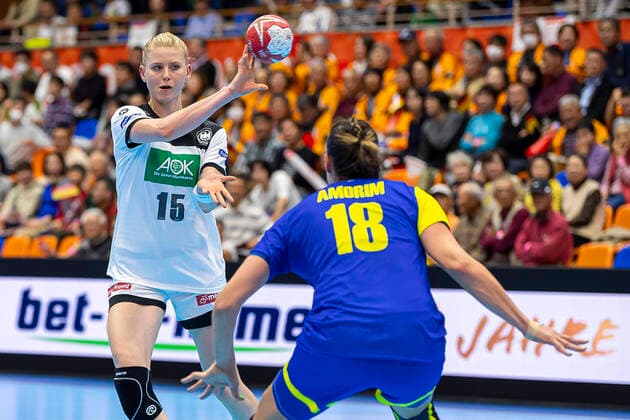 Handball, Women WM 2019, preliminary round, Group B, 1 matchday , Germany Brazil v li Kim Naidzinavicius Germany Bietigheim , Eduarda Amorim Taleska Brazil Yamaga City Overall Gymnasium Kumamoto Japan