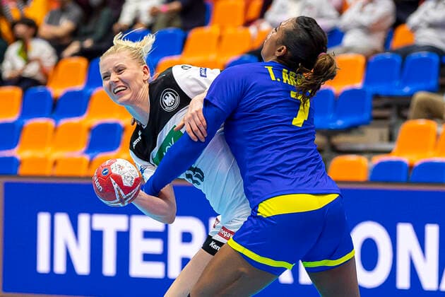Handball, Womens World Cup 2019, preliminary round, Group B, 1 matchday , Germany Brazil v left in duel Kim Naidzinavicius Germany Bietigheim and Tamires Araujo Brazil Yamaga City Overall High School Kumamoto Japan