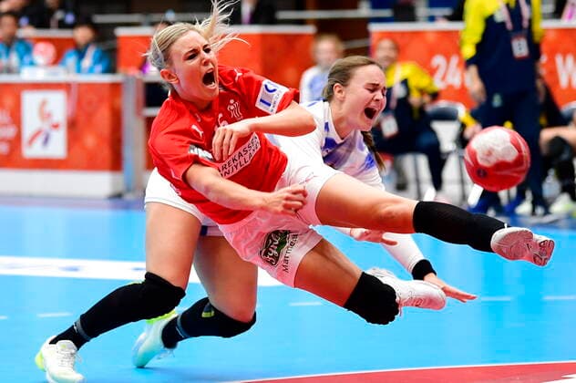 Denmark meets Australia, in the preliminary round in Group B, during the Womens Handball World Cup at Kumamoto Prefectural Gymnasium in Japan, Saturday November 30, 2019, Kumamoto,  Copyright: BoxAmstrupx cop222 spdk20191130-125030-L