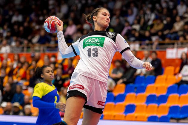 Handball, Women WM 2019, preliminary round, Group B, 1 matchday , Germany Brazil Julia Behnke Germany Rostov Don Yamaga City Overall Gymnasium Kumamoto Japan