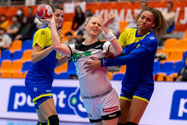 Handball, Womens World Cup 2019, preliminary round, Group B, 1 matchday , Germany Brazil v left in duel Eduarda Amorim Taleska Brazil , Kim Naidzinavicius Germany Bietigheim , Alexandra Martinez Brazil Yamaga City Overall High School Kumamoto Japan