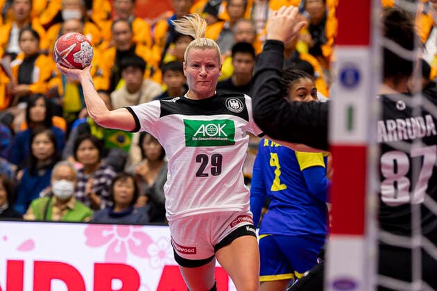 Handball, Women WM 2019, preliminary round, group B, 1 matchday , Germany Brazil Antje Lauenroth Germany Bietigheim , goalkeeper Renata Arruda Brazil Yamaga City Overall Gymnasium Kumamoto Japan