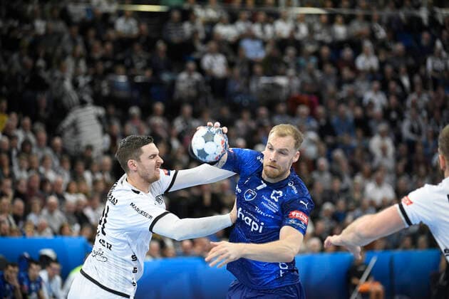 Jonas Truchanovicius Montpellier HB, 7 against Hendrik Pekeler THW Kiel, 61 , Handball, Men, THW Kiel vs. Montpellier HB, Champions League, 9 Matchday, Group Phase, 30 11 19 Kiel Sparkassen Arena Schleswig Holstein Germany