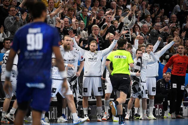 Cheers on the Kieler Bank, Handball, Men, THW Kiel vs. Montpellier HB, Champions League, 9 Matchday, Group Phase, 30 11 19 Kiel Sparkassen Arena Schleswig Holstein Germany