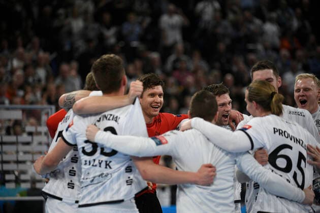 Cheers at THW Kiel, Handball, Men, THW Kiel vs. Montpellier HB, Champions League, 9 Matchday, Group Phase, 30 11 19 Kiel Sparkassen Arena Schleswig Holstein Germany