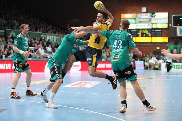 v l Savvas Savvas TSV GWD Minden 7 , Romain Lagarde Rhein Neckar Loewen 8 , Christoph Reissky TSV GWD Minden 43 GER, Handball, 1 Bundesliga, TSV GWD Minden vs. Rhein Neckar Loewen, 30 11 2019 Minden Copyright: xStrohdiekx Eibner-Pressefotox EP_jsk