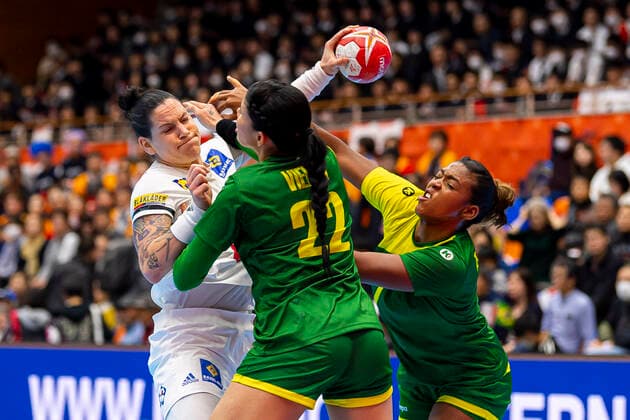 Handball, Womens World Cup 2019, preliminary round, Group B, 2 matchday , Brazil France Alexandra Lacrabere France , Samara Vieira Brazil Tamires Araujo Brazil Yamaga City Overall High School Kumamoto Japan