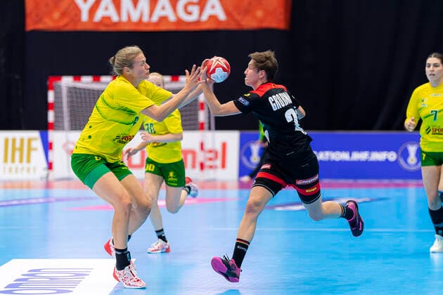 Handball, Women WM 2019, preliminary round, Group B, 2 matchday , Australia Germany from left in duel Sally Potocki Australia and Ina Grossmann Germany Thueringer HC Yamaga City Overall Gymnasium Kumamoto Japan