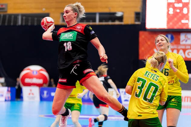 Handball, Women WM 2019, Preliminary Round, Group B, 2 Matchday , Australia Germany Mia Zschocke Germany Leverkusen , Brianna Keyes Australia Yamaga City Overall High School Kumamoto Japan