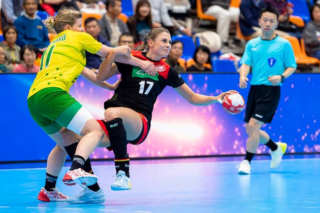 Handball, Womens World Cup 2019, preliminary round, Group B, 2 matchday , Australia Germany v left in duel Emma Guignard Australia and Alicia Stolle Germany Thueringer HC Yamaga City Overall Gymnasium Kumamoto Japan