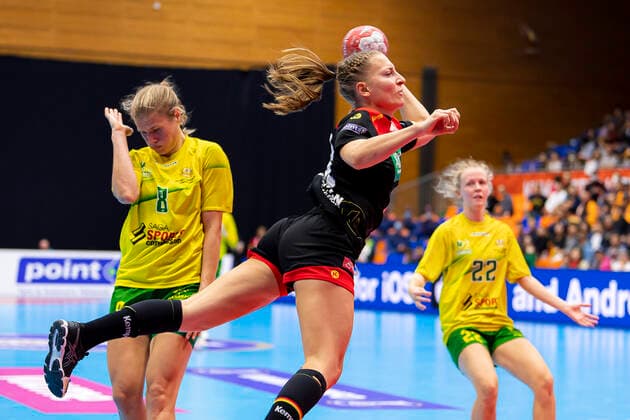 Handball, Women WM 2019, preliminary round, Group B, 2 matchday , Australia Germany v li Sally Potocki Australia , Jenny Behrend Germany VfL Oldenburg , Heather Cooper Australia Yamaga City Overall Gymnasium Kumamoto Japan
