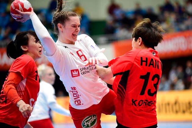 Anne Mette Hansen in action when Denmark meets South Korea, in the preliminary round in Group B, during the Womens Handball World Cup in Kumamoto Prefectural Gymnasium in Japan, Sunday December 1, 2019, Kumamoto Denmark,  Copyright: BoxAmstrupx COP222 spdk20191201-124135-L