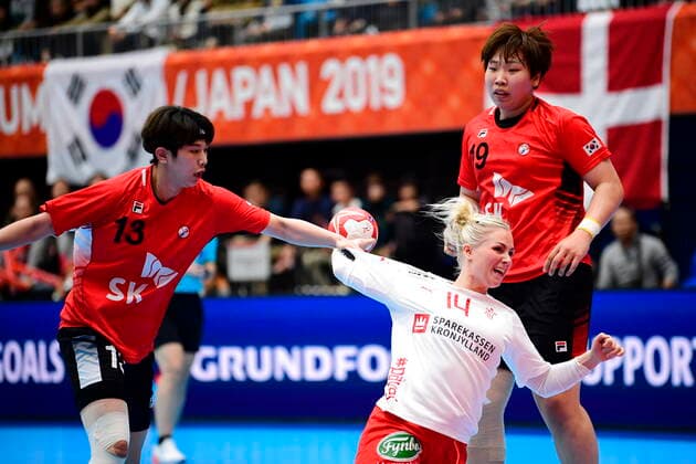 Lotte Griegel in action when Denmark meets South Korea, in the preliminary round in Group B, during the Womens Handball World Cup at Kumamoto Prefectural Gymnasium in Japan, Sunday December 1, 2019, Kumamoto Denmark,  Copyright: BoxAmstrupx COP222 spdk20191201-125036-L