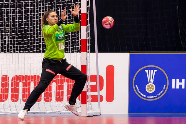 Handball, Women WM 2019, preliminary round, Group B, 2 matchday , Australia Germany Goalkeeper Isabell Roch Germany Dortmund Yamaga City Overall Gymnasium Kumamoto Japan