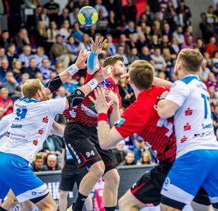 Poehle, Georg HSG Nordhorn Lingen 94 Spaeth, Manuel TVB Stuttgart 9 TVB 1898 Stuttgart HSG Nordhorn Lingen HBL LIQUI MOLY 1 Handball BundesligaSCHARRena Stuttgart Baden Wuerttemberg Germany 01 12 19 Handball 15 Spieltag , Baden Wuerttemberg Germany