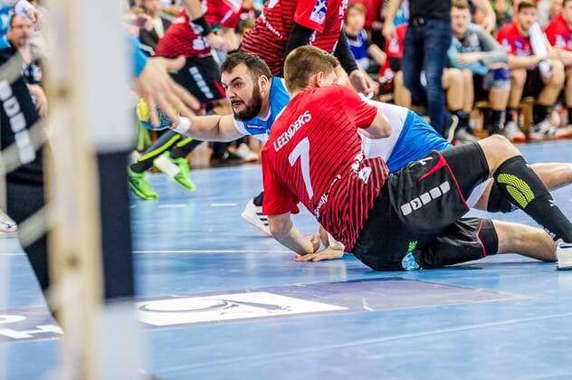 Peshevski, Zarko TVB Stuttgart 44 Leenders, Toon HSG Nordhorn Lingen 7 TVB 1898 Stuttgart HSG Nordhorn Lingen HBL LIQUI MOLY 1 Handball BundesligaSCHARRena Stuttgart Baden Wuerttemberg Germany 01 12 19 Handball 15 Spieltag , Baden Wuerttemberg Germany