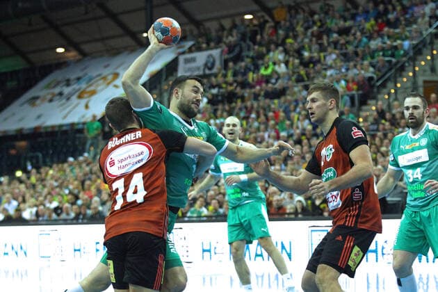 SC DHfK Leipzig vs TSV Hannover Burgdorf, Liqui Moly HBL, 01 12 19 Handball, 1 Bundesliga, Season 2019 2020, 15 Matchday SC DHfK Leipzig vs TSV Hannover Burgdorf on 01 12 19 in the Quarterback Immobilien Arena Leipzig In the picture Bastian ROSCHECK 19, SC DHfK Leipzig on the ball against Vincent BUECHNER 74, Hannover Burgdorf and Fabian BOEHM 20, Hannover Burgdorf Copyright: xBEAUTIFULxSPORTS JanxKaeferx