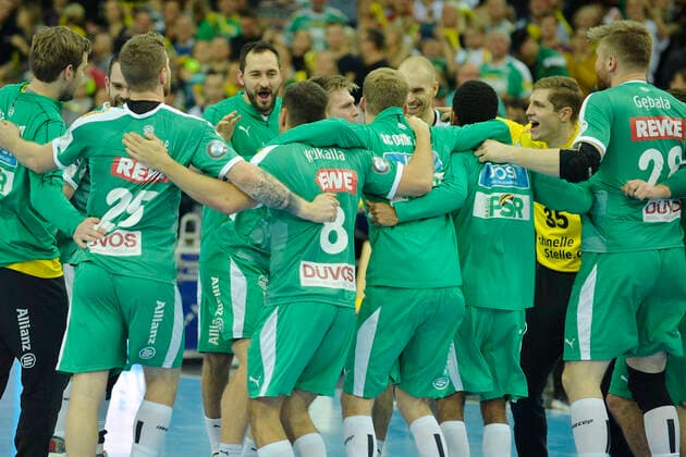 1 Handball Bundesliga 2019 2020, 15 game day, SC DHfK Leipzig TSV Hannover Burgdorf 1 12 2019 The players of SC DHfK Leipzig celebrate after the 30 27 victory in the Handball Bundesliga game Leipzig against Hannover Burgdorf 01 12 2019 in the player circle the success Leipzig Sachsen Deutschland Arena Leipzig