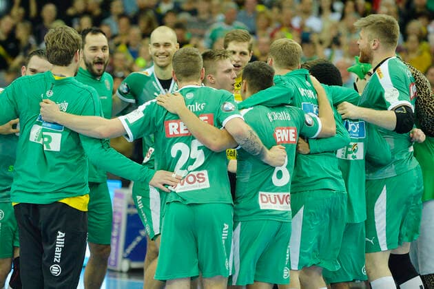 1 Handball Bundesliga 2019 2020, 15 game day, SC DHfK Leipzig TSV Hannover Burgdorf 1 12 2019 The players of SC DHfK Leipzig celebrate after the 30 27 victory in the Handball Bundesliga game Leipzig against Hannover Burgdorf 01 12 2019 in the player circle the success Leipzig Sachsen Deutschland Arena Leipzig