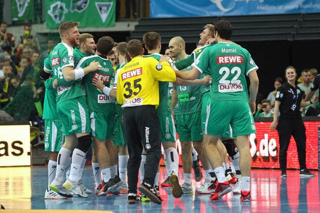 SC DHfK Leipzig vs. TSV Hannover Burgdorf, Liqui Moly HBL, 01 12 19 Handball, 1 Bundesliga, season 2019 2020, 15 matchday SC DHfK Leipzig vs. TSV Hannover Burgdorf on 01 12 19 in the quarterback Real Estate Arena Leipzig Im Bild DHfK, Team, Jubel, Sieg, Kreis Copyright: xBEAUTIFULxSPORTS JanxKaeferx