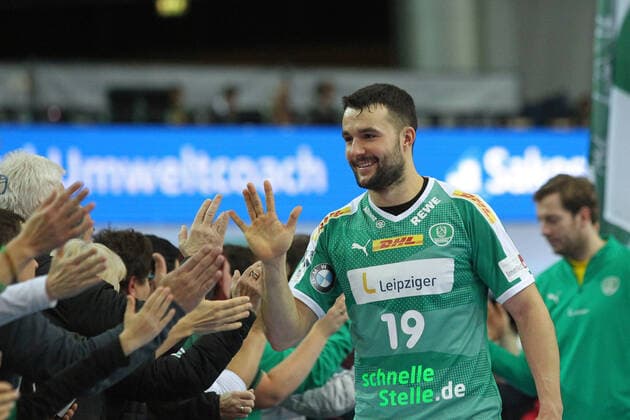 SC DHfK Leipzig vs. TSV Hannover Burgdorf, Liqui Moly HBL, 01 12 19 Handball, 1 Bundesliga, Season 2019 2020, 15 Matchday SC DHfK Leipzig vs. TSV Hannover Burgdorf on 01 12 19 in the Quarterback Immobilien Arena Leipzig In the picture Bastian ROSCHECK 19, SC DHfK Leipzig with the fans Copyright: xBEAUTIFULxSPORTS JanxKaeferx