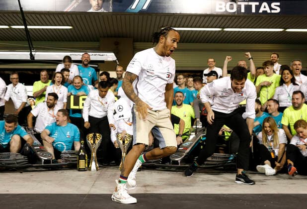 Motorsports: FIA Formula One World Championship, WM, Weltmeisterschaft 2019, Grand Prix of Abu Dhabi, 44 Lewis Hamilton (GBR, Mercedes AMG Petronas Motorsport), Toto Wolff (AUT, Mercedes AMG Petronas Motorsport), Abu Dhabi United Arab Emirates