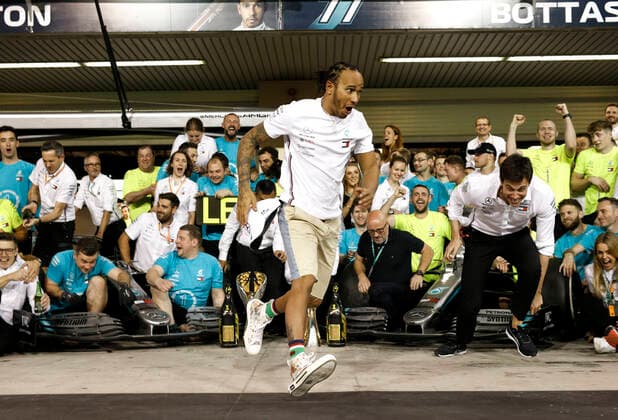 Motorsports: FIA Formula One World Championship, WM, Weltmeisterschaft 2019, Grand Prix of Abu Dhabi, 44 Lewis Hamilton (GBR, Mercedes AMG Petronas Motorsport), Toto Wolff (AUT, Mercedes AMG Petronas Motorsport), Abu Dhabi United Arab Emirates