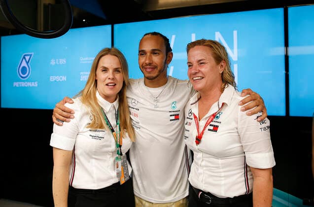Motorsports: FIA Formula One World Championship, WM, Weltmeisterschaft 2019, Grand Prix of Abu Dhabi, 44 Lewis Hamilton (GBR, Mercedes AMG Petronas Motorsport), Britta Seeger (GER, Member of the Board of Management of Daimler AG), Abu Dhabi United Arab Emirates