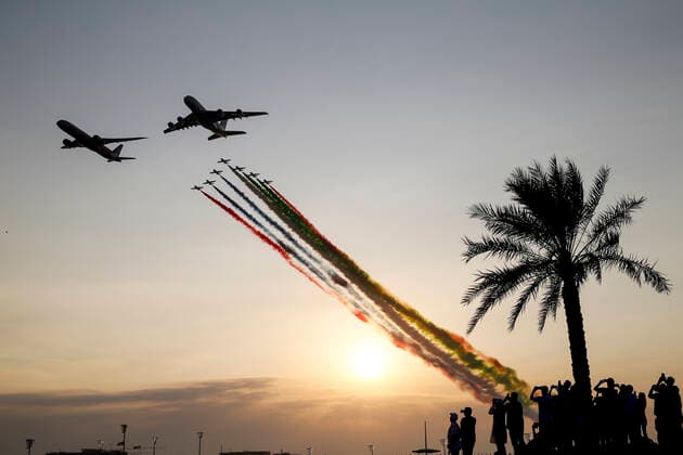 Motorsports: FIA Formula One World Championship, WM, Weltmeisterschaft 2019, Grand Prix of Abu Dhabi, flight show, airshow, Flugshow, Flugschau, Flugzeuge, airplanes, aircraft Abu Dhabi United Arab Emirates