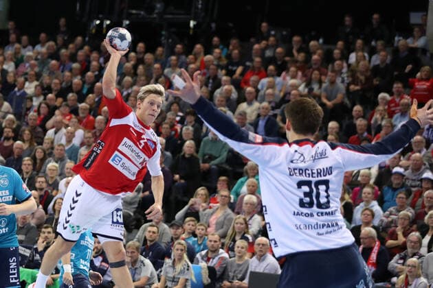 SG Flensburg Handewitt vs. Aalborg Handbold, Handball, EHF Champions League Group Phase, 01 12 19 Flensburg Janus Smarason Aalborg Handbold, 03 against Torbjoern Bergerud SG Flensburg Handewitt, 30 Copyright: xBEAUTIFULxSPORTS MarioxM.xKobergx