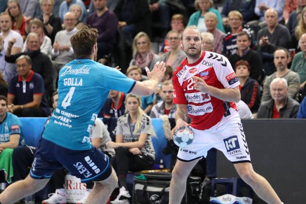 SG Flensburg Handewitt vs. Aalborg Handbold, Handball, EHF Champions League Group Phase, 01 12 19 Flensburg Henrik Moellgaard Jensen Aalborg Handbold, 21 against Johannes Golla SG Flensburg Handewitt, 04 Copyright: xBEAUTIFULxSPORTS MarioxM.xKobergx