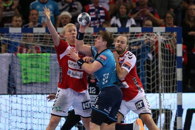 SG Flensburg Handewitt vs Aalborg Handbold, Handball, EHF Champions League Group Phase, 01 12 19 Flensburg Goran Soegard Johannsessen SG Flensburg Handewitt, 23 against Henrik Moellgaard Jensen Aalborg Handbold, 21 and Magnus Saugstrup Jensen Aalborg Handbold, 14 Copyright: xBEAUTIFULxSPORTS MarioxM.xKobergx