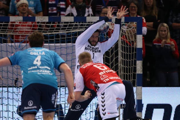 SG Flensburg Handewitt vs. Aalborg Handbold, Handball, EHF Champions League Group Phase, 01 12 19 Flensburg Sebastian Barthold Aalborg Handbold, 06 throws Benjamin Buric SG Flensburg Handewitt, 01 narrowly past the head Copyright: xBEAUTIFULxSPORTS MarioxM.xKobergx
