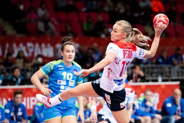 191202 Stine Bredal Oftedal of Norway during the Women s World Handball Championship game between Slovenia and Norway on December 2, 2019 in Kumamoto Photo Daniel Stiller Bildbyran kod DS 59409 bbeng dam women handball handboll world handball championship 2019 norway norge handball vm slovenia slovenien,  Copyright: DANIELxSTILLER BB191202DS020