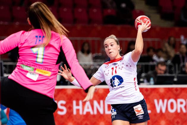 191202 Malin Aune of Norway during the Women s World Handball Championship game between Slovenia and Norway on December 2, 2019 in Kumamoto Photo Daniel Stiller Bildbyran kod DS 59409 bbeng dam women handball handboll world handball championship 2019 norway norge handball vm slovenia slovenien,  Copyright: DANIELxSTILLER BB191202DS027