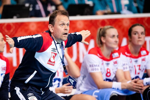 191202 Thorir Hergeirsson, head coach of Norway during the Women s World Handball Championship game between Slovenia and Norway on December 2, 2019 in Kumamoto Photo Daniel Stiller Bildbyran kod DS 59409 bbeng dam women handball handboll world handball championship 2019 norway norge handball vm slovenia slovenien,  Copyright: DANIELxSTILLER BB191202DS037