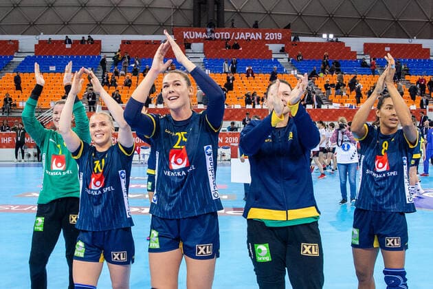 191202 Players of Sweden celebrate after the Women s World Handball Championship match between China and Sweden on December 2, 2019 in Kumamoto Photo Ludvig Thunman BILDBYRAN kod LT 35690 bbeng dam women handball handboll world handball championship 2019 sverige sweden china kina jubel,  Copyright: LUDVIGxTHUNMAN BB191202LT043