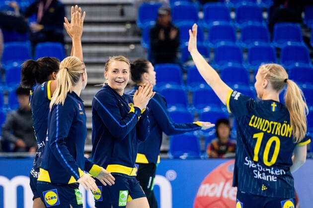 191202 Isabelle Gullden of Sweden celebrates after the Women s World Handball Championship match between China and Sweden on December 2, 2019 in Kumamoto Photo Ludvig Thunman BILDBYRAN kod LT 35690 bbeng dam women handball handboll world handball championship 2019 sverige sweden china kina jubel,  Copyright: LUDVIGxTHUNMAN BB191202LT046