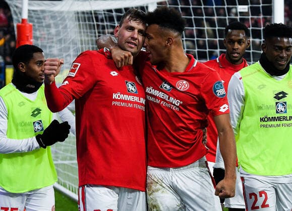 Bilder des Jahres 2019, Sport 12 Dezember Sport Themen der Woche KW49 Sport Bilder des Tages 02.12.2019, xpsx, Fussball 1.Bundesliga, 1.FSV Mainz 05 - Eintracht Frankfurt v.l. celebrate the goal, Torjubel zum 2:1 fuer Mainz Torschuetze Adam Szalai (FSV Mainz 05), Karim Onisiwo (FSV Mainz 05) (DFL DFB REGULATIONS PROHIBIT ANY USE OF PHOTOGRAPHS as IMAGE SEQUENCES and or QUASI-VIDEO) Foto Jan Huebner Scheiber Mainz *** 02 12 2019, xpsx, Soccer 1 Bundesliga, 1 FSV Mainz 05 Eintracht Frankfurt v l celebrate the goal, goal celebration to 2 1 for Mainz goal scorer Adam Szalai FSV Mainz 05 , Karim Onisiwo FSV Mainz 05 DFL DFB REGULATIONS PROHIBIT ANY USE OF PHOTOGRAPHS as IMAGE SEQUENCES and or QUASI VIDEO Photo Jan Huebner Scheiber Mainz